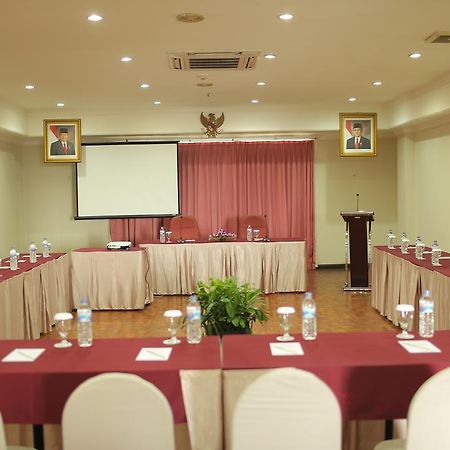 Weta International Hotel Surabaya Exterior photo