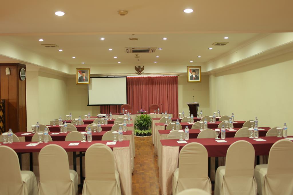 Weta International Hotel Surabaya Exterior photo