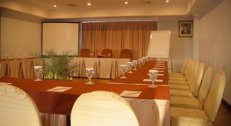 Weta International Hotel Surabaya Exterior photo